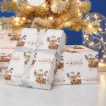 Schattige Merry Christmas Script Rendier Cadeaupapier<br><div class="desc">Stap in de feestelijke sfeer met de leukste baby rendieren omringd door een grillig modern Merry Christmas kalligrafie script. Zeker een inpakpapier dat uw cadeaus voor de kleine extra speciaal dit vakantieseizoen zal maken.</div>