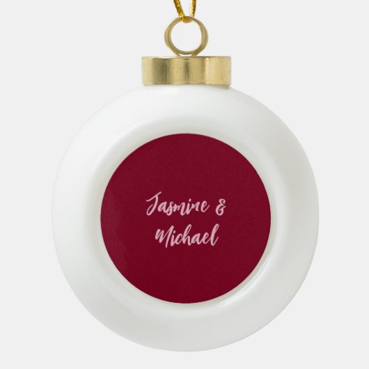 Schattige Minimalistische Bordeauxrode Calligrafie Keramische Bal Ornament (Voorkant)