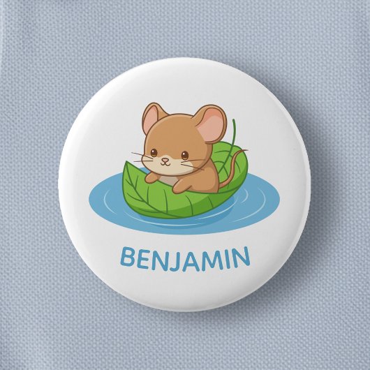 Schattige muis in een bladboot aangepaste naam ronde button 5,7 cm