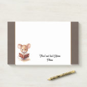 Schattige muis met boek post-it® notes (Op bureau)
