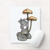 Schattige muis staand op rotsen, met paddenstoelen muismat (Met muis)