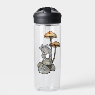 Schattige muis staand op rotsen, met paddenstoelen waterfles