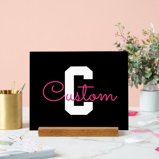 Schattige naam & monogram | Zwart Wit & Roze Acryl Bord (Huwelijk)