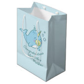 Schattige Narwhal Baby shower Kawaii Medium Cadeauzakje (Voorkant Gekanteld)