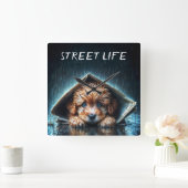 Schattige natte puppy onder schuilkelder vierkante klok (Huis)