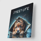 Schattige natte puppy onder schuilkelder vierkante klok (Hoek)