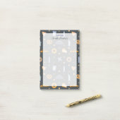 Schattige NYC-patroon Donkergrijze aangepaste naam Post-it® Notes (Op bureau)