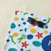 Schattige Ocean Beach Collage Custom Monogram Strandlaken (In situ)