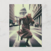 Schattige oma op de vlucht in de stad briefkaart (Voorkant)