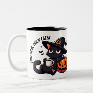 Schattige ontspannen Heks Kat & Pompoen Halloween Tweekleurige Koffiemok