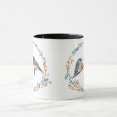 Schattige oostelijke Bluebird Couple Floral Wreate Mok (Midden)