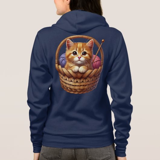 Schattige Oranje kitten in mand met garen Hoodie (Achterkant)