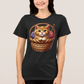 Schattige Oranje kitten in mand met garen Tri-Blend Shirt (Voorkant)