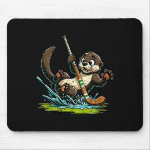 Schattige Otter Speelt Hockey Spetterend Op Vijver Muismat