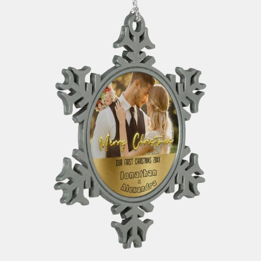 Schattige paar foto Eerste Kerstmis Luxe golden Tin Sneeuwvlok Ornament (Links)