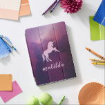 schattige paarse eenhoorn iPad pro cover<br><div class="desc">Voeg een stukje kleurrijke fantasie toe aan verjaardagsfeestjes met dit leuke design. Met een paarse eenhoorn met sterren en sterrenstelsel-achtergrond zal dit schattige ontwerp voor alle leeftijden een favoriet zijn. Deel van een collectie.</div>