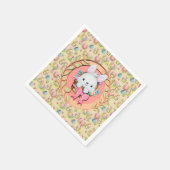 Schattige paashaas zitten in de mand servet (Hoek)