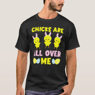 Schattige paaskippen liggen over mij heen t-shirt