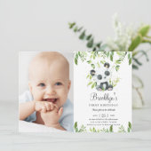 Schattige Panda Greenery 1e Verjaardagsfeestfoto Kaart (Staand voorkant)