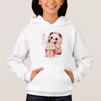 Schattige panda in roze hoodie met warme chocolade