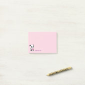 Schattige panda met een roze hart gepersonaliseerd post-it® notes (Op bureau)