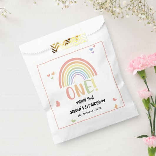 Schattige pastel regenboog 1e verjaardag bedankzakje (Gezegeld)