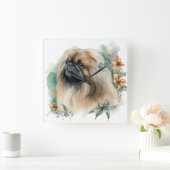 SCHATTIGE PEKINGESE HOND MET WILDE BLOEMEN VIERKANTE KLOK (Huis)