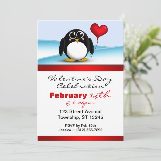 Schattige Penguin Heart Valentijnsdag Uitnodiginge Kaart (Staand voorkant)