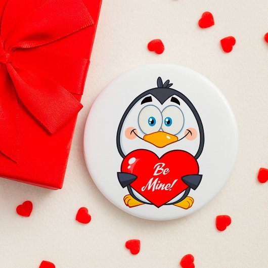 Schattige Penguin Holding Be Mine Heart Ronde Button 7,6 Cm