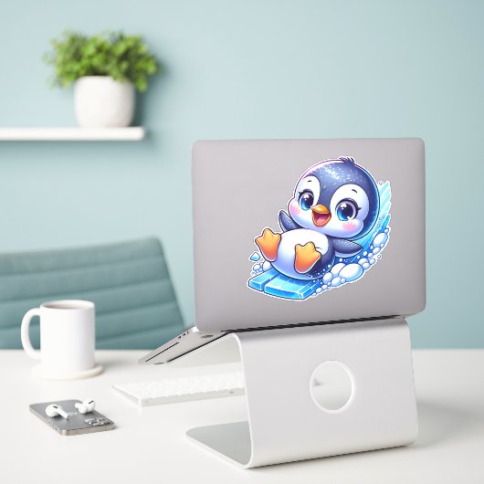 Schattige Pinguïn die op Ijs glijden Sticker (Laptop op bureau)
