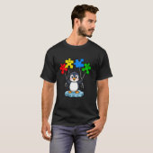 Schattige pinguïn die puzzelstukken vasthoudt Auti T-shirt (Voorkant volledig)