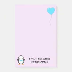 Schattige pinguïn met blauwe vlinderdas en blauwe post-it® notes