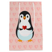 Schattige pinguïn met hart op lichtroze medium cadeauzakje (Achterkant)