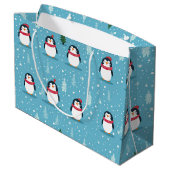 Schattige Pinguïns op Lichtblauw met Sneeuwvlokken Groot Cadeauzakje (Achterkant Gekanteld)