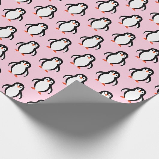 Schattige Pinguïns Patroon op Licht Pastel Roze Cadeaupapier (Hoek)