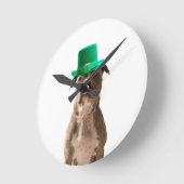 Schattige Pit Bull Dog Pet St. Patrick's Day Ronde Klok (Hoek)