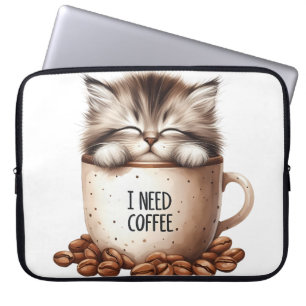 SCHATTIGE PLUIZIG BRUIN TABBY KITTEN IN KOFFIEBEKE LAPTOP SLEEVE