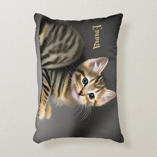 Schattige pluizig tabby kitten, personaliseerbaar accent kussen (Voorkant(Verticaal))