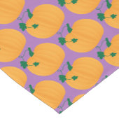 Schattige pompoenpatroon op Paarse achtergrond Korte Tafelloper (Hoek)