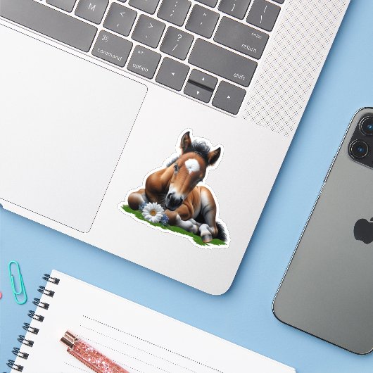 Schattige Pony veulen Sticker (Laptop met iPhone)