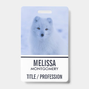 Schattige Poolvos op Besneeuwde Winterachtergrond Badge