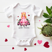 Schattige prinses met bloemen romper