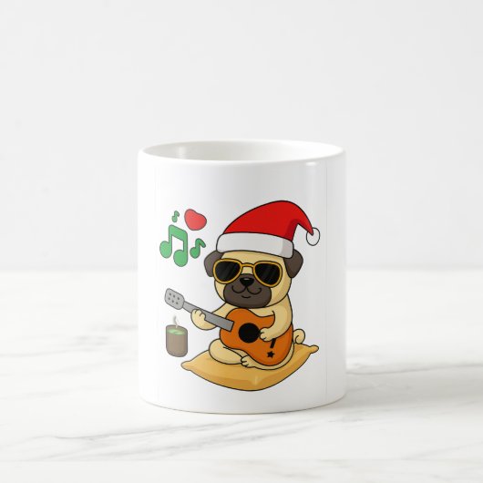 Schattige Pug die Gitaar Speelt Kerstcadeau Koffiemok (Center)
