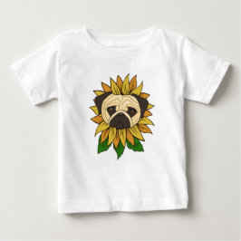 Schattige Pug-hond in een zonnebloem