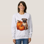 Schattige Pug Zittend Naast Pompoenen Met Herfst Trui (Voorkant volledig)