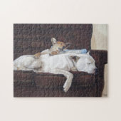schattige puppy en slaappende witte hond legpuzzel (Horizontaal)