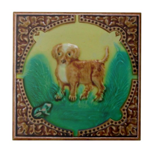 Schattige Puppy & kikker Antiek Repro Faux Relief Tegeltje (Voorkant)