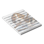 Schattige puppy met een besneeuwde stok notitieblok (Schuin)