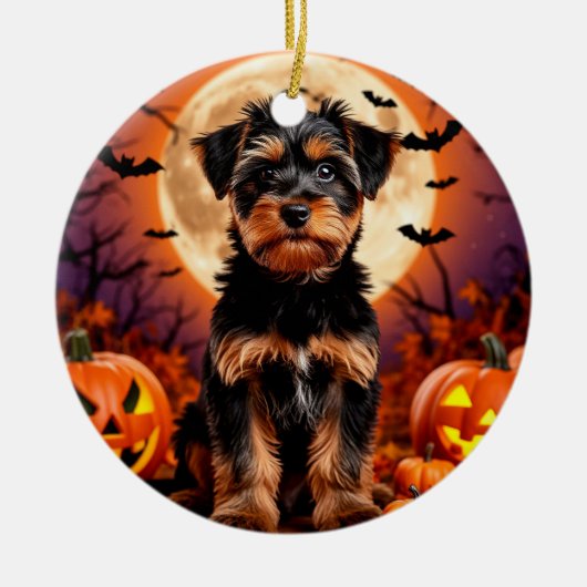 Schattige puppy met Halloween achtergrond Keramisch Ornament (Voorkant)