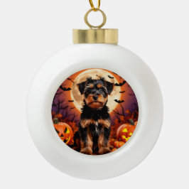 Schattige puppy met Halloween achtergrond Keramische Bal Ornament